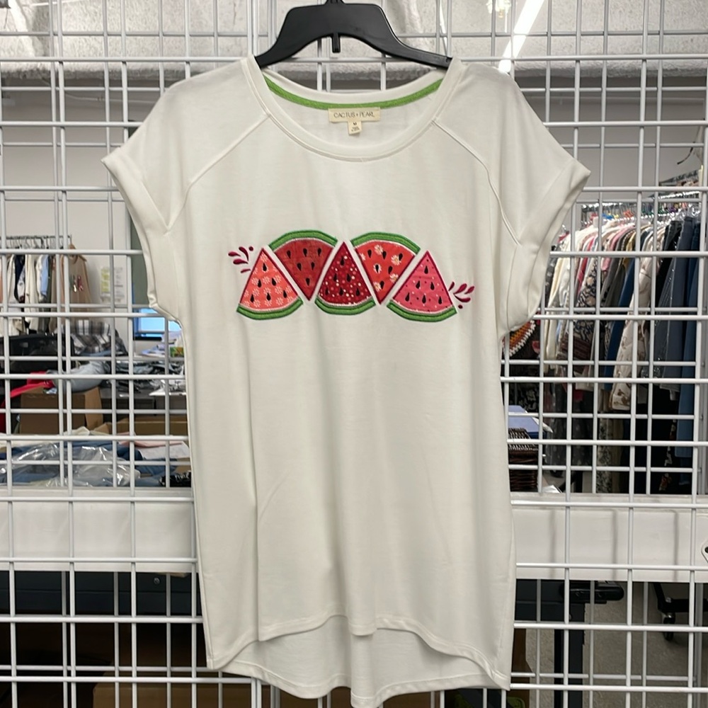Short dolman sleeve tee with appliqué